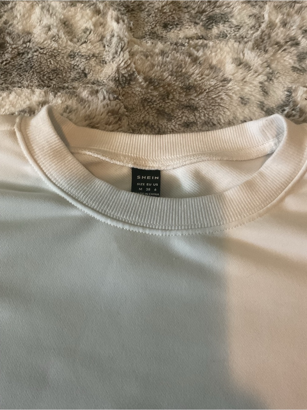 Women’s SHEIN White Crewneck Sweatshirt - Minimal Pullover - Picture 5 of 7